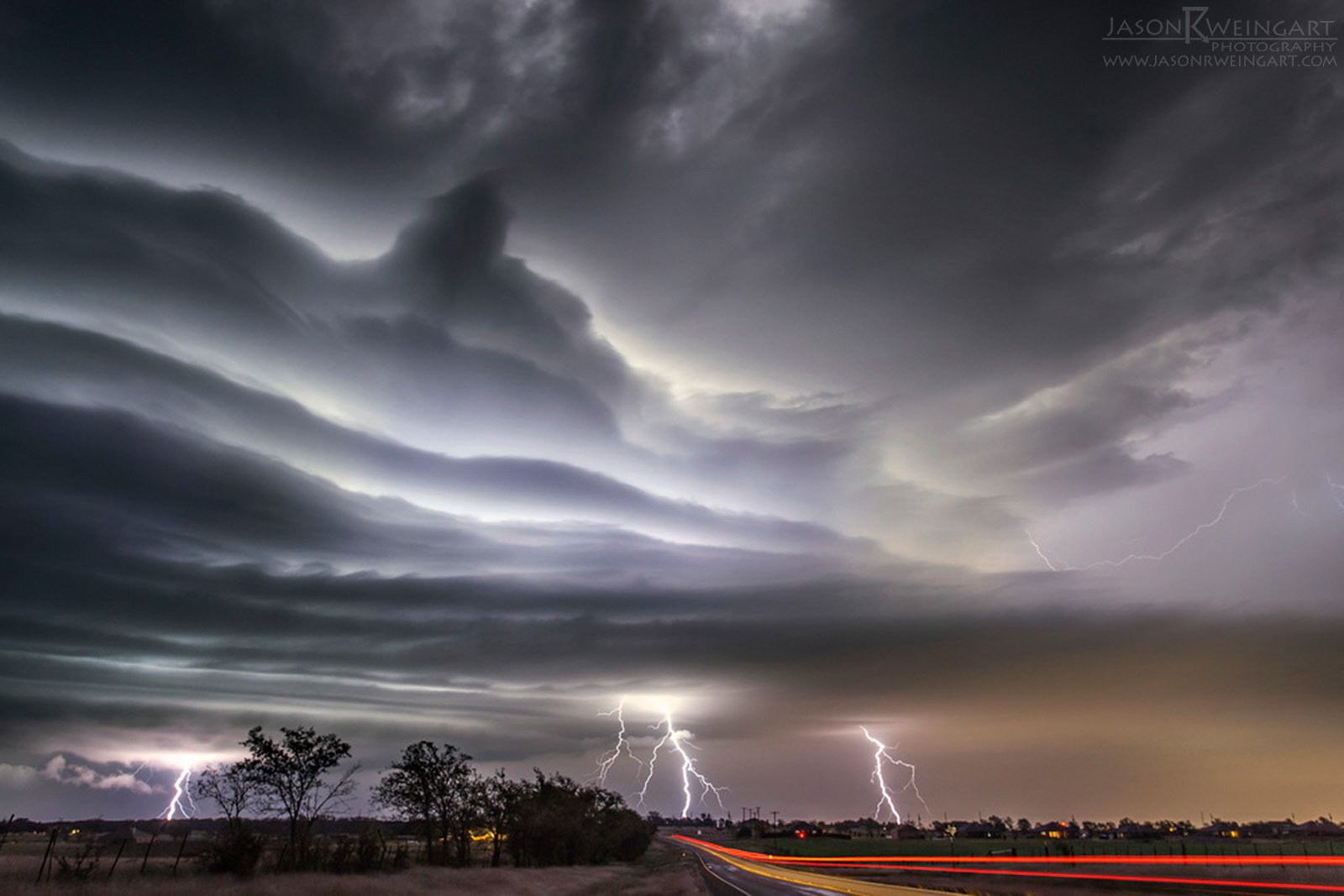 how to photograph lightning